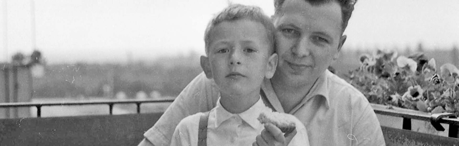 Vater und Sohn der Familie Kummer im Jahr 1963